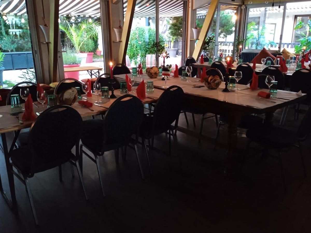 Hotel Restaurant Le Chanel Villieu Екстериор снимка